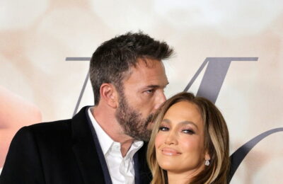 Jennifer Lopez spune că fuzionarea familiilor cu Ben Affleck a fost o „tranziție emoțională”