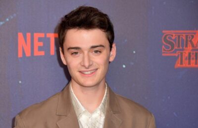 Starul „Stranger Things”, Noah Schnapp, confirmă că atât el, cât și personajul său sunt homosexuali