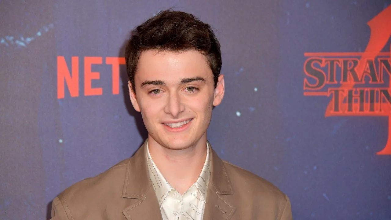 Starul „Stranger Things”, Noah Schnapp, confirmă că atât el, cât și personajul său sunt homosexuali