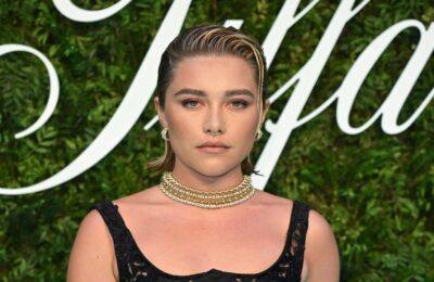Zach Braff îi urează „Legendei” Florence Pugh la mulți ani după despărțire