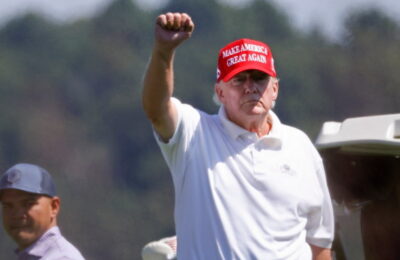 Trump susține că victoria la un turneu de golf la care se pare că a trișat îl face apt pentru a fi președinte