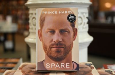 Podcastul „DYNASTY: The Windsors”: Va regreta Prințul Harry că a aflat totul despre „Spare”?