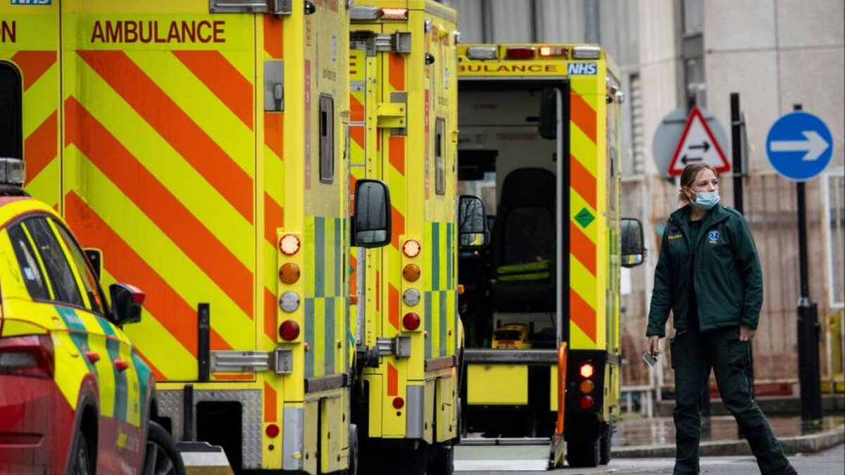 Listele de așteptare ale NHS pentru îngrijiri non-urgente din Anglia sunt în scădere, în ciuda presiunii asupra serviciului