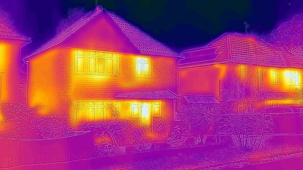 Marea Britanie are nevoie de „efort de război” pentru a reduce facturile la energie și emisiile de carbon, spun parlamentarii