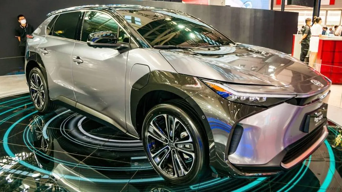 Unitatea de leasing a Toyota avertizează asupra provocării „fără precedent” de a crește vânzările de vehicule electrice