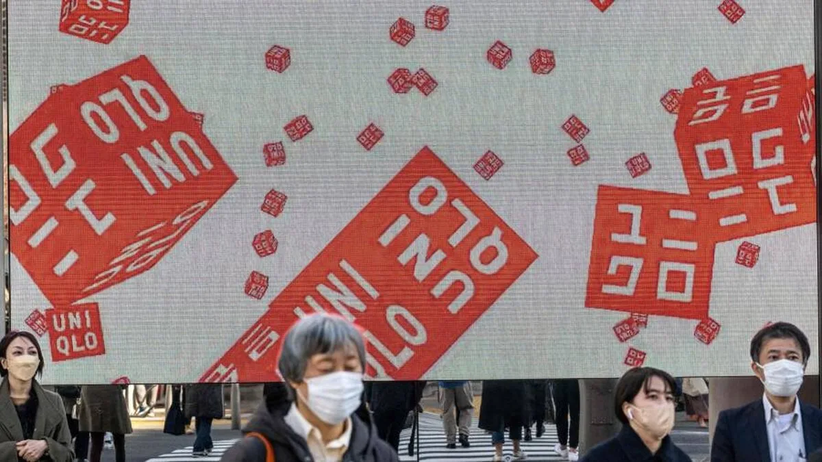 Proprietarul Uniqlo va crește salariile în Japonia cu 40% pe măsură ce inflația crește