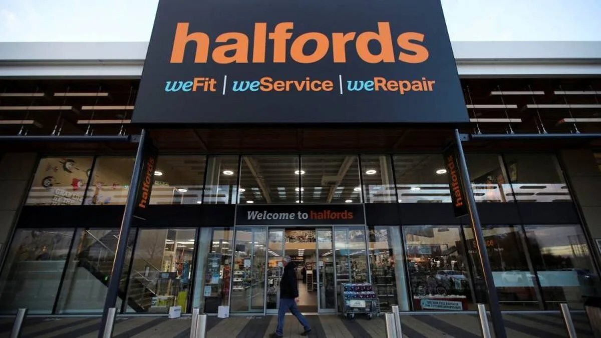 Halfords avertizează asupra profiturilor după ce lipsa de personal a lovit