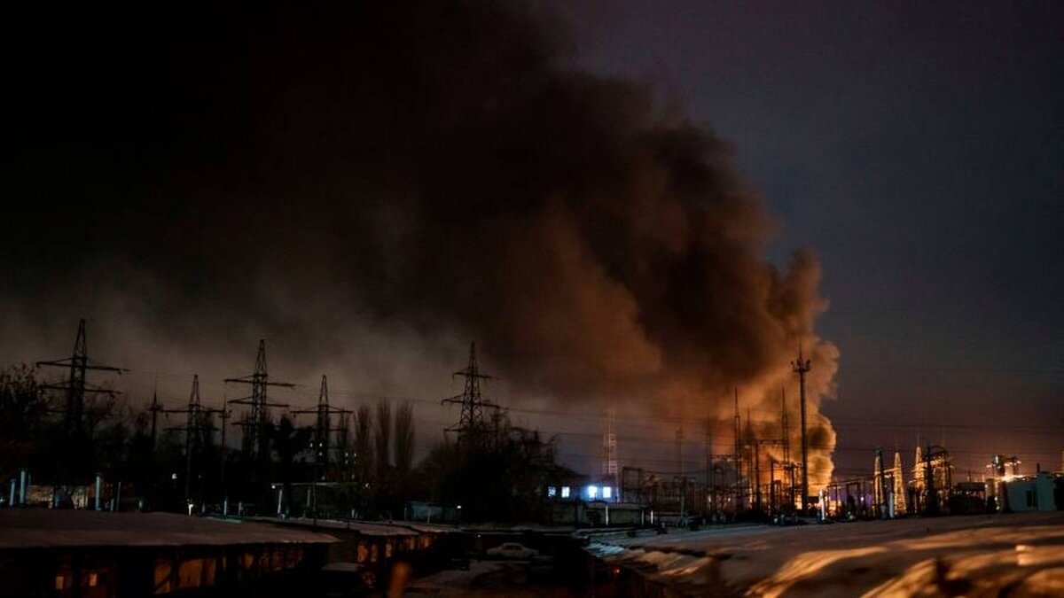 „Slujba noastră este să aducem lumină”: cum se luptă inginerii ucraineni să întrețină rețeaua electrică