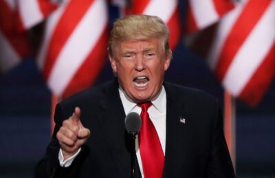 Spuneți o rugăciune pentru băieții cu autobuzul Mar-a-Lago: Donald Trump tocmai a fost amendat cu 1 milion de dolari pentru procesul său foarte frivol Clinton