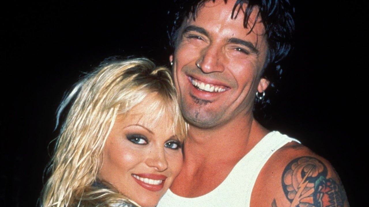 Pamela Anderson spune că relația ei cu Tommy Lee „s-ar putea să fi fost singura dată când am fost cu adevărat îndrăgostită”