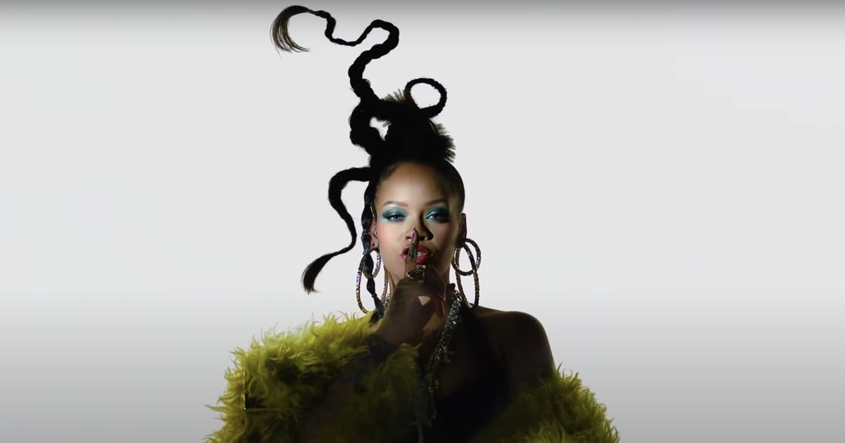 Rihanna tachinează spectacolul de la jumătatea timpului de la Super Bowl într-o haină de blană