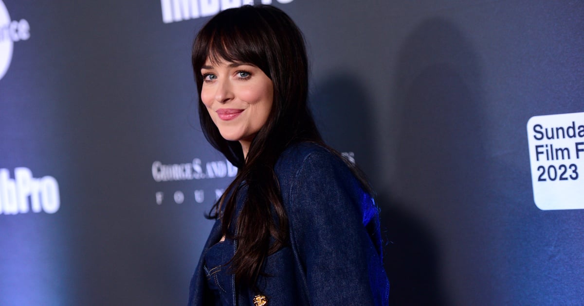 Rochia din denim a lui Dakota Johnson la Festivalul de Film de la Sundance