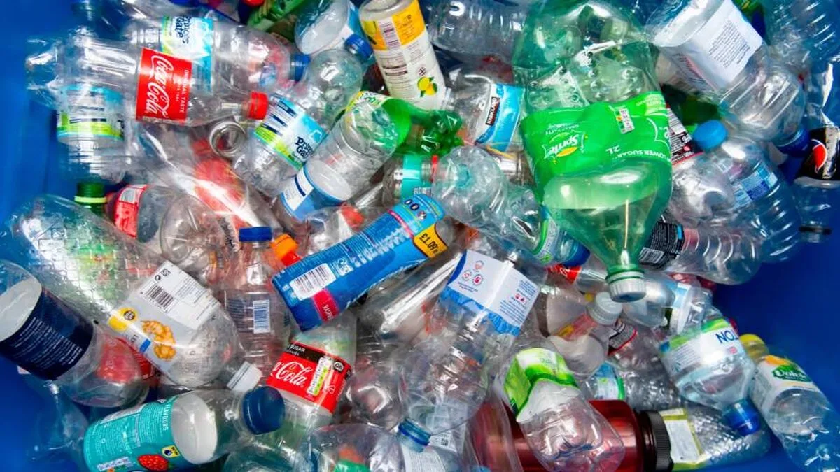 Schema de reciclare a plasticului a fost amânată pentru octombrie 2025 pentru cea mai mare parte a Regatului Unit
