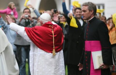 Bătălii și intrigi doctrinare expuse în memoriile Vaticanului ale lui Gorgeous George