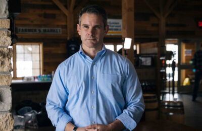 „Încă mă întreb dacă aceasta este viața reală”: Adam Kinzinger are puține speranțe în viitorul partidului său