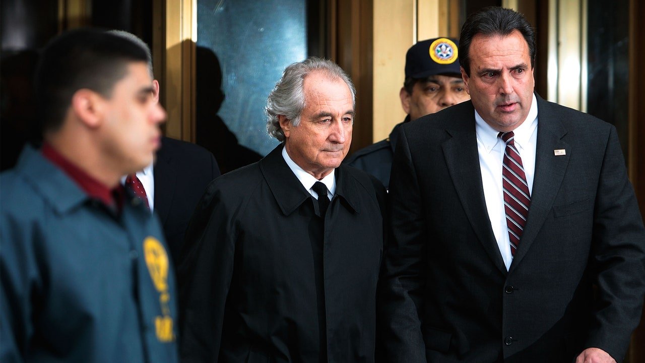 Bernie Madoff primește tratament pentru ucigaș în serie în „Madoff: Monster of Wall Street”