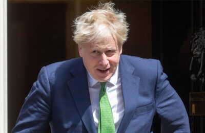 Geordie Greig îl critică dur pe Boris Johnson. Nesăbuit și iresponsabil”