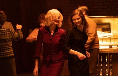 În interiorul filmului Sundance al Ottessei Moshfegh, „Eileen”, cu Anne Hathaway în rol principal