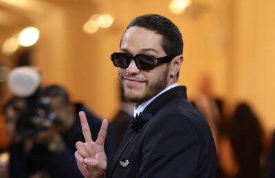 Este întotdeauna un joc de ghicituri cu acest tip Pete Davidson, nu-i așa?