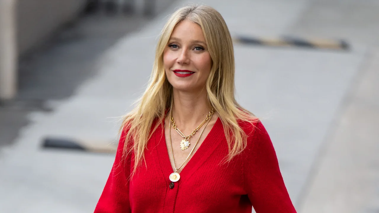 A avea „copii mici… nu face decât să distrugă relația”: Gwyneth Paltrow glumește despre provocarea de a avea copii