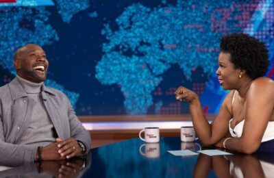 Leslie Jones preia „The Daily Show” cu marca ei semnătură Chaos