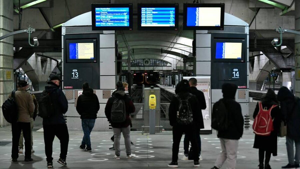 Transporturi și școli franceze afectate de greve împotriva reformei pensiilor
