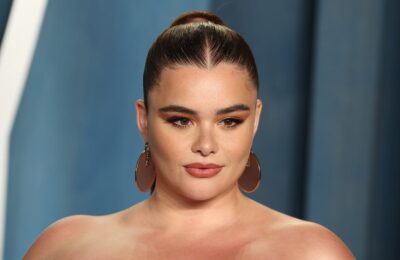 Barbie Ferreira pozează într-un costum de baie decupat dintr-o singură piesă Miaou