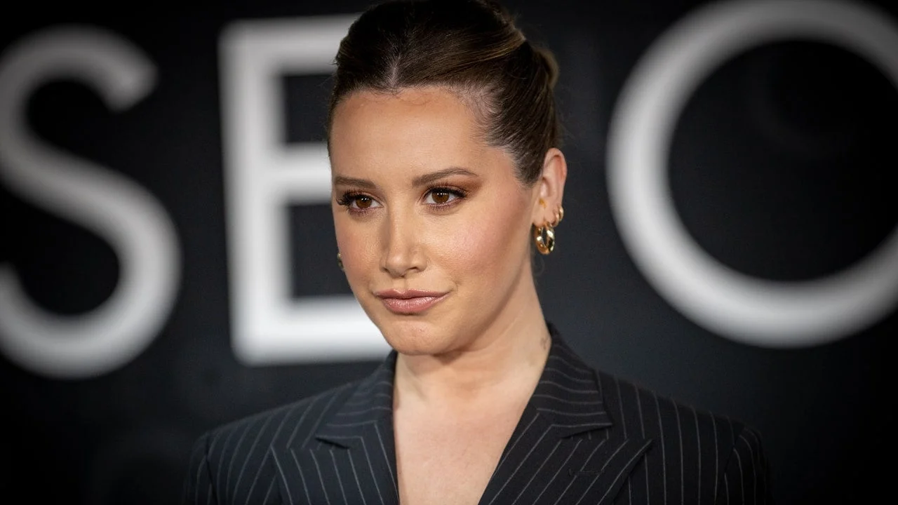 Ashley Tisdale vorbește despre diagnosticul ei de alopecie – Urmărește videoclipul