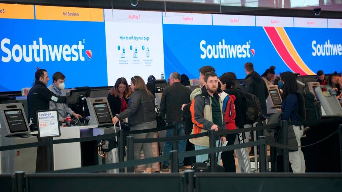 Southwest Airlines: Pasagerii și investitorii lăsați afară în frig