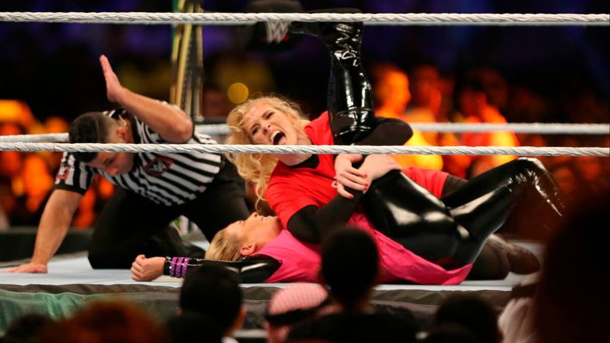 WWE: șeful de lupte se întoarce pentru a răsturna scenariul