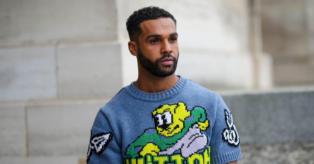 Lucien Laviscount purtând o fustă la show-ul Louis Vuitton pentru bărbați