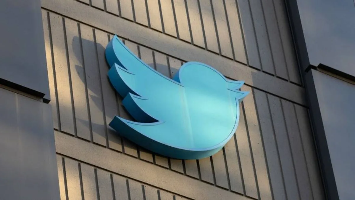Twitter a fost lovit de o provocare legală din partea fostului personal din Marea Britanie