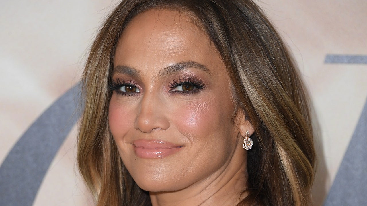 Jennifer Lopez se pregătește deja de primăvară cu această manichiură galben unt – vezi imagini