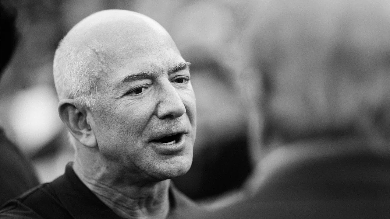 Vizita lui Jeff Bezos la Washington Post aduce mai multe întrebări decât răspunsuri