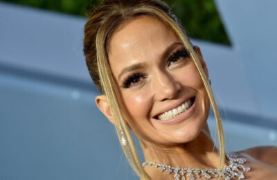 Jennifer Lopez a comandat deja manichiura ta de Ziua Îndrăgostiților — vezi fotografii