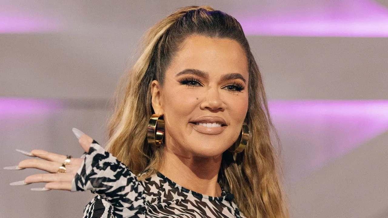 Khloé Kardashian spune că bretonul clip-in „mi-a schimbat forma feței” – Vezi fotografii