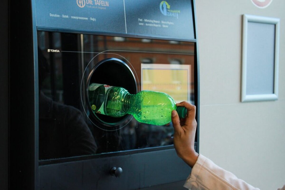 Schema de returnare a depozitului de sticle de plastic pare să fie lansată în Anglia