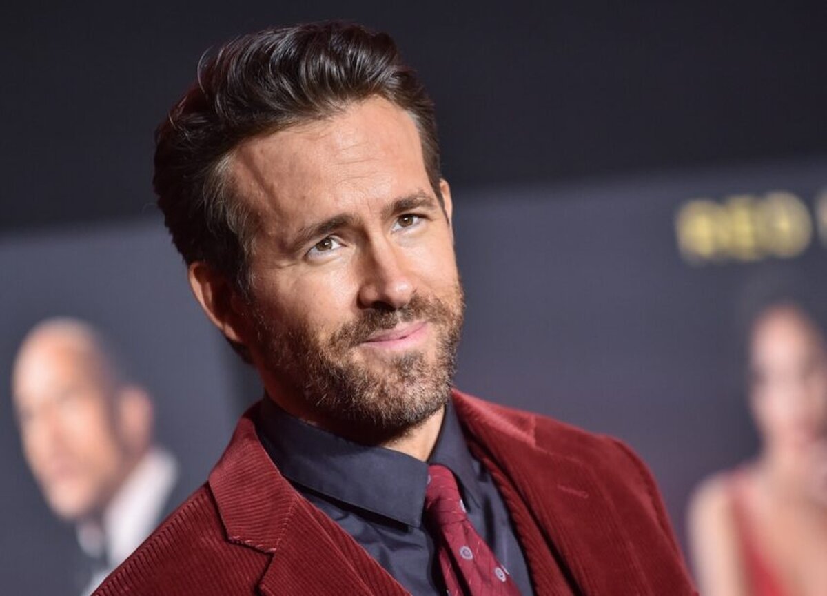 Ryan Reynolds donează 1.600 de lire sterline pentru echipamentul nou al echipei de fotbal pentru tineri la Wrexham
