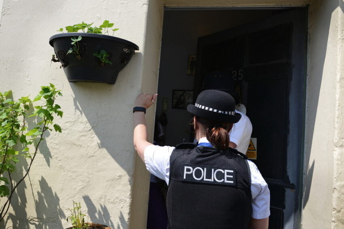 Poliția vizitează case din Marea Britanie pentru a avertiza abonații cu privire la serviciile ilegale de streaming sportiv