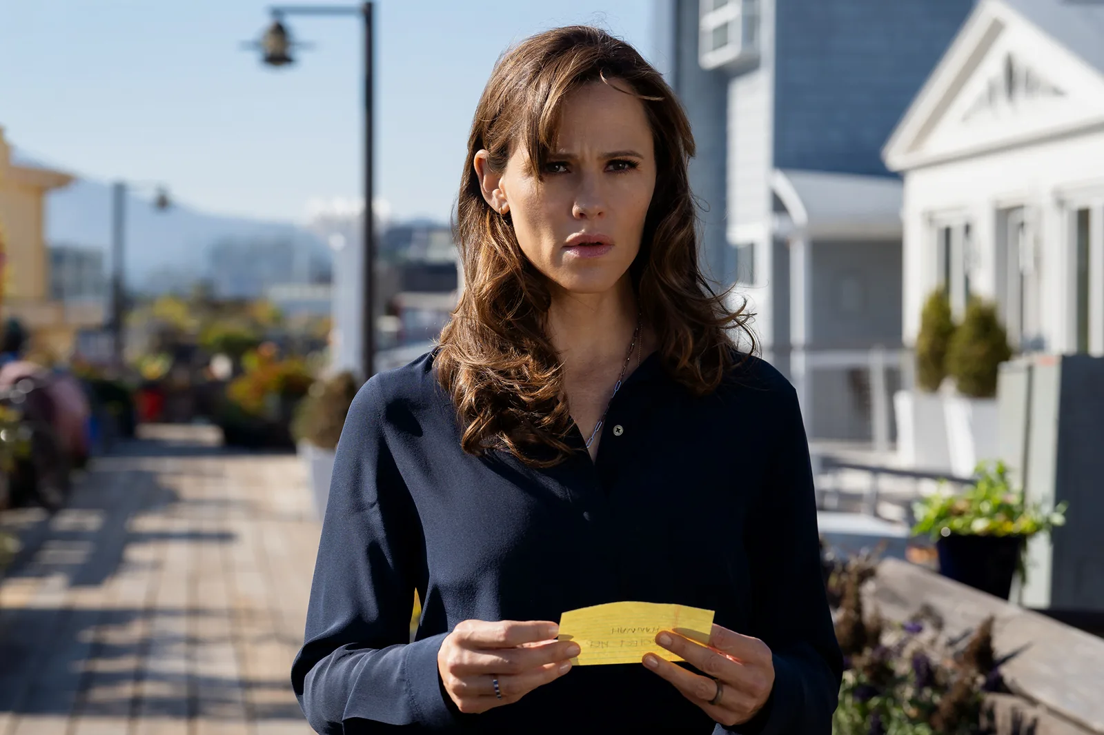Prima privire: Jennifer Garner revine în acțiune cu „The Last Thing She Said To Me”