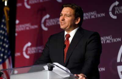 Ron DeSantis reușește să intimideze cu succes College Board pentru a adapta studiile afro-americane AP la nevoile albilor fragili