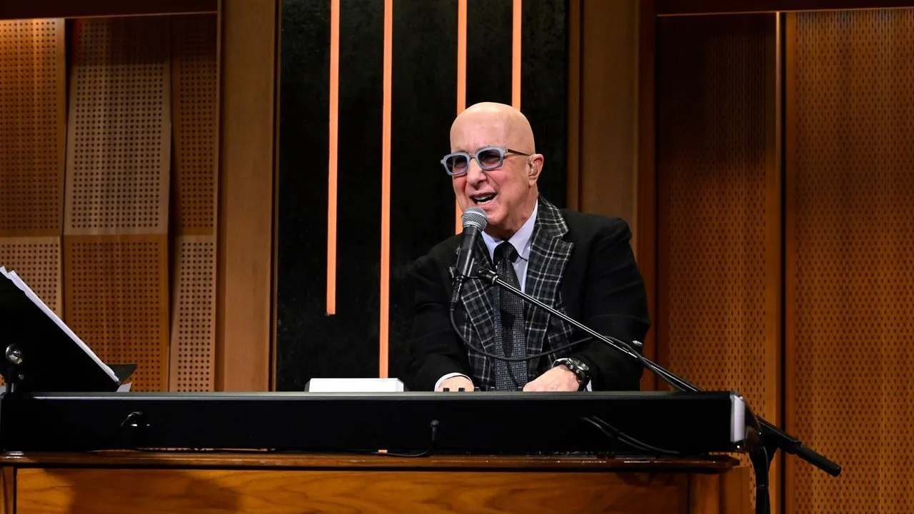 Jimmy Fallon îi explică lui Paul Shaffer de ce toți comedianții râd ca el