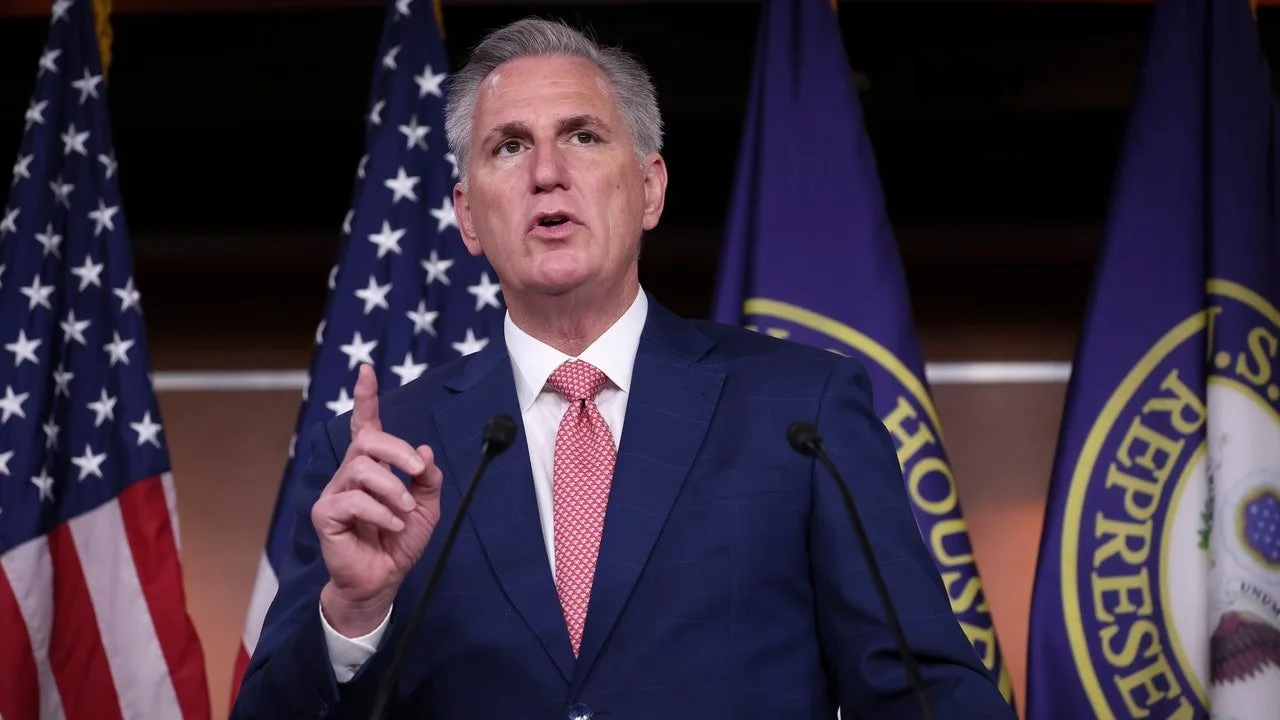Kevin McCarthy îi dă binecuvântarea lui Tucker Carlson să rescrie istoria zilei de 6 ianuarie