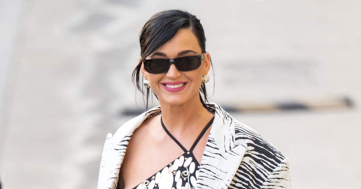 Blazerul și fusta cu zebră a lui Katy Perry la Jimmy Kimmel Live