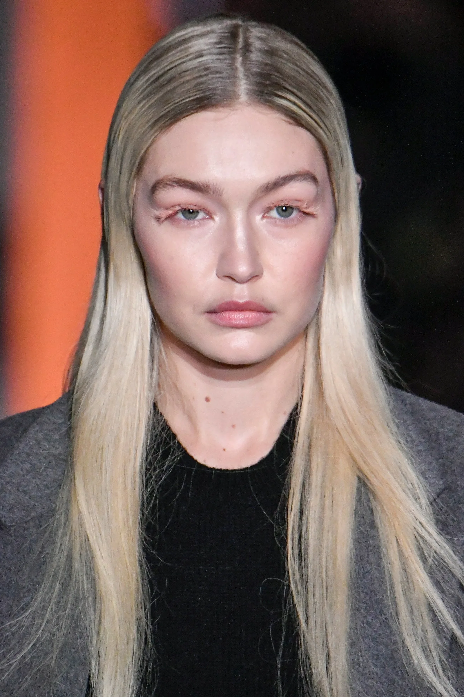Genele lui Gigi Hadid au dispărut practic la ultima ei prezentare pe podium – Vezi poze