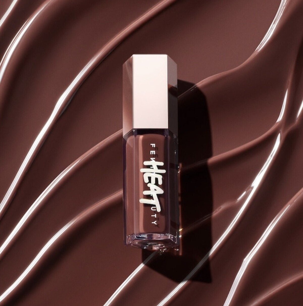 Fenty Beauty by Rihanna Gloss Bomb Heat in Hot Chocolit îți oferă buze voluminoase și lucioase: Review editor, fotografii