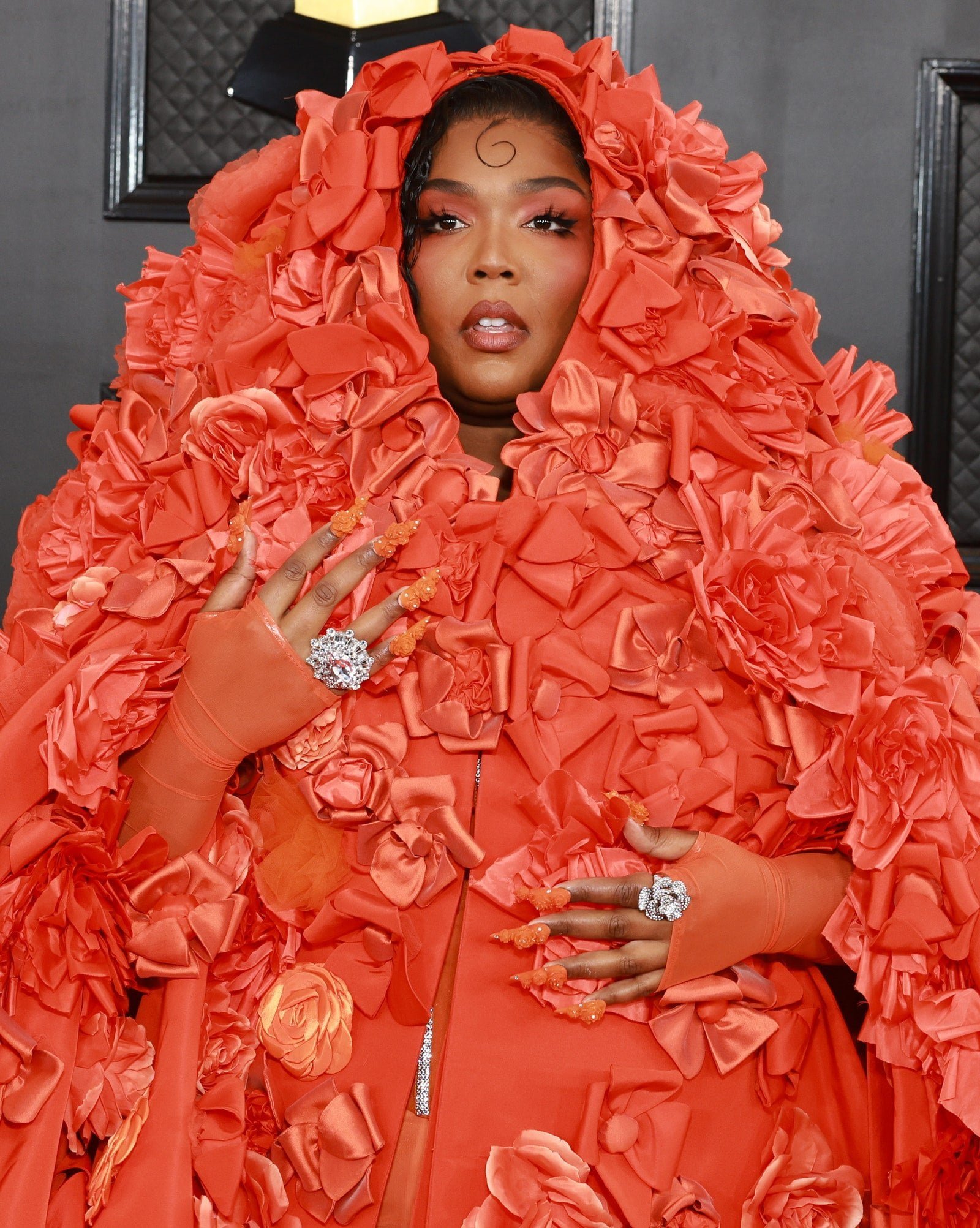 Lizzo este o mare floare umană la Premiile Grammy 2023 – Vezi poze