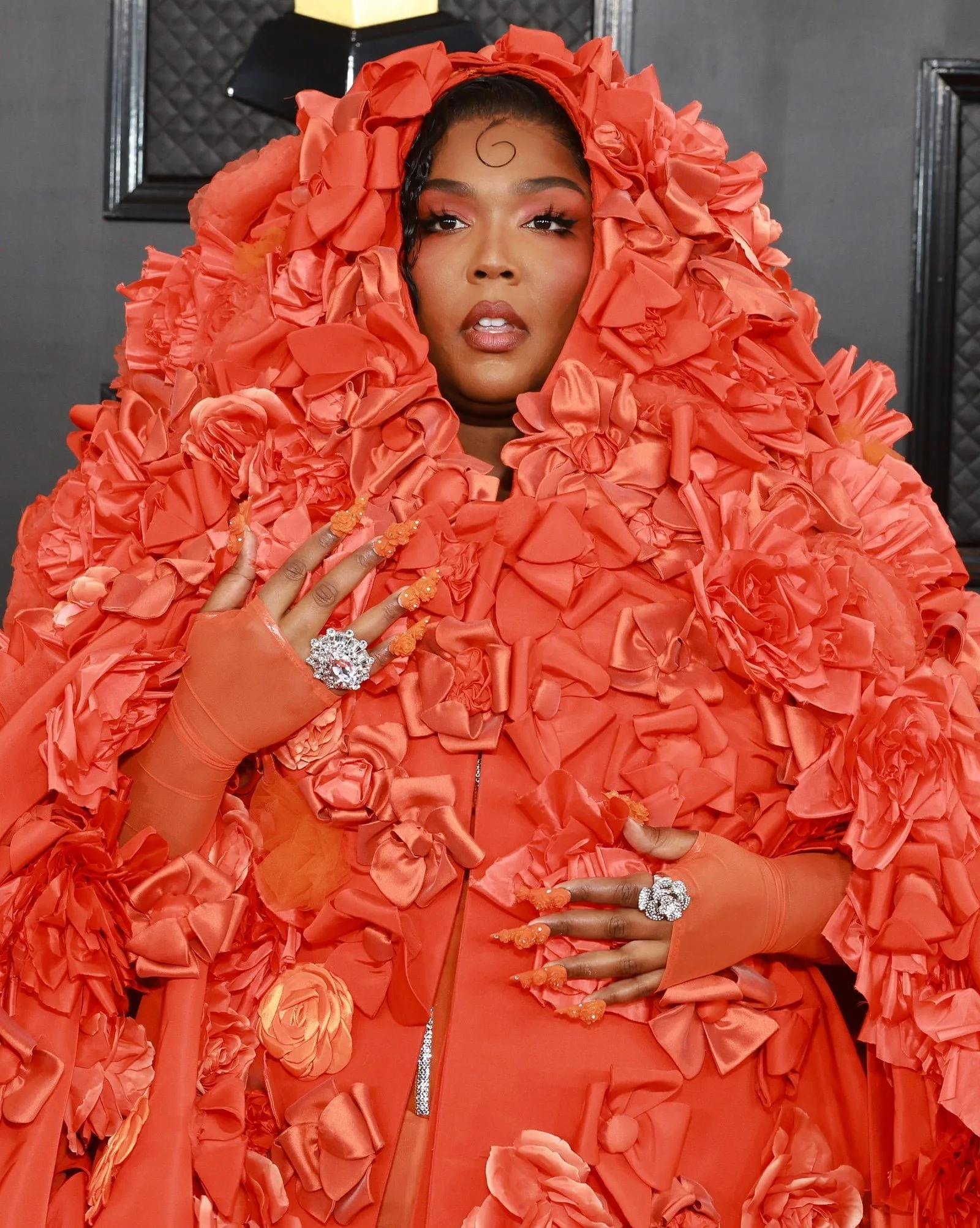 Lizzo este o mare floare umană la Premiile Grammy 2023 – Vezi poze