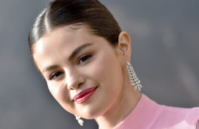 Rutina de înfrumusețare a Selenei Gomez de dimineață înainte de zbor este atât de relativă – Vezi videoclipul