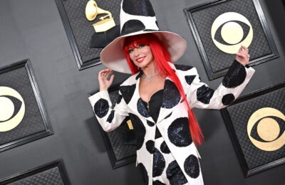 Părul roșu neon al lui Shania Twain este singurul look de la Grammy pe care nu îl poți rata – Vezi poze